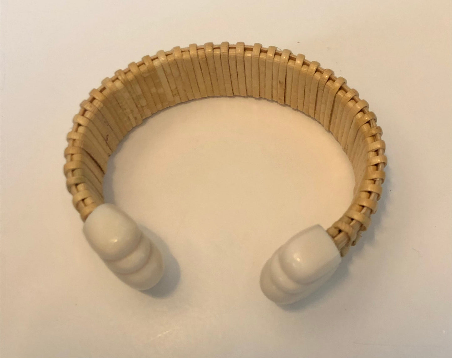 3/4” Scallop Shell Nantucket Basket Bracelet with End Caps