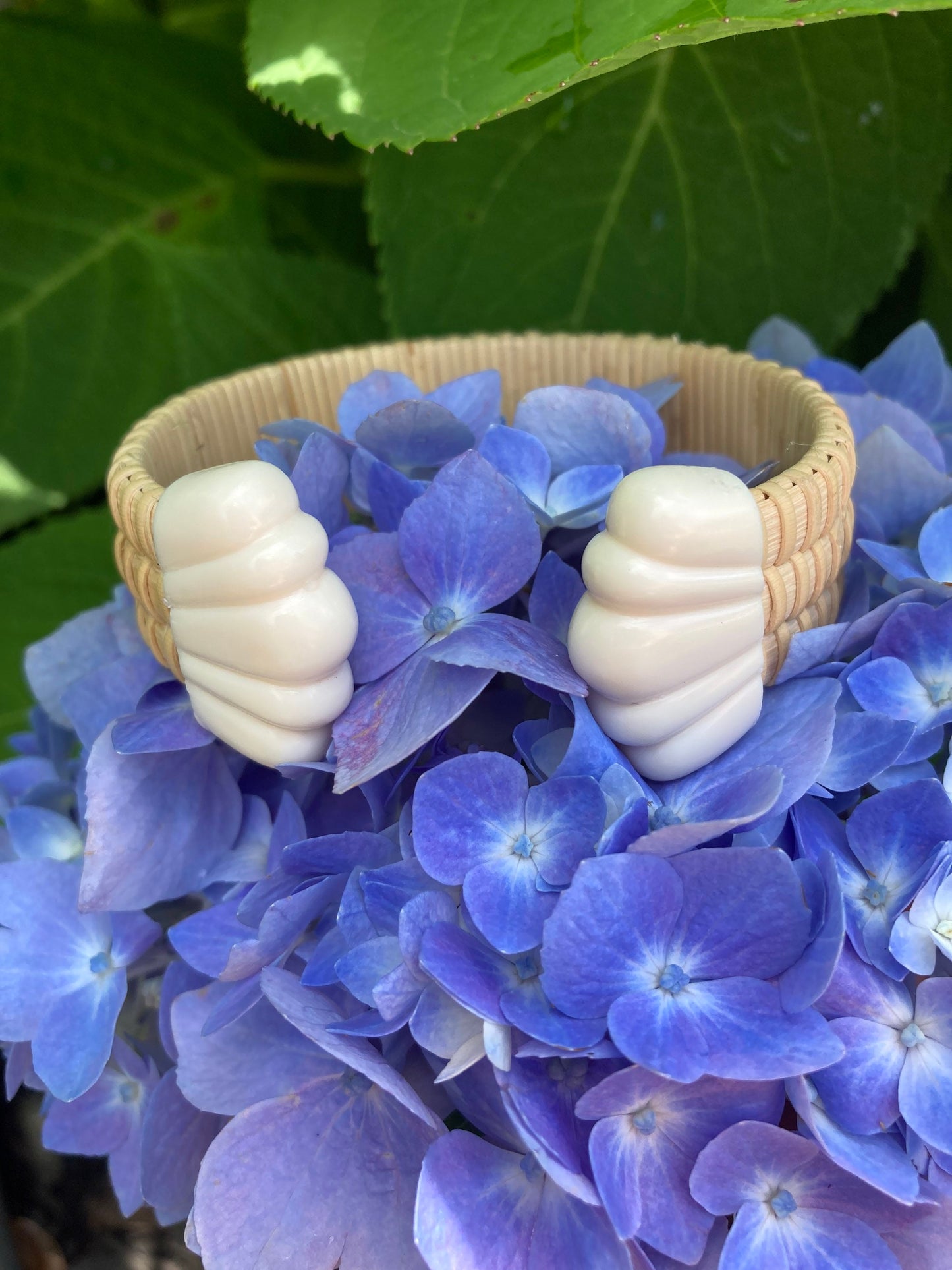 3/4” Scallop Shell Nantucket Basket Bracelet with End Caps